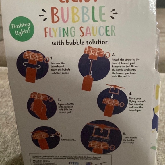 Kids Bubble Flying Saucer with Solution - Picture 2 of 2